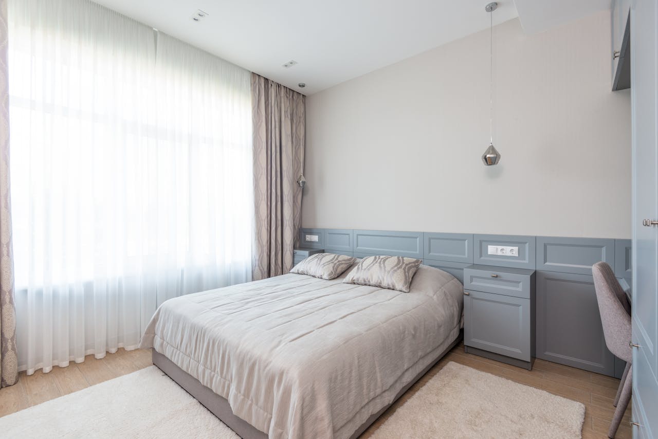 gallery-01 Elegant hotel bedroom with minimalist design and calming neutral tones.